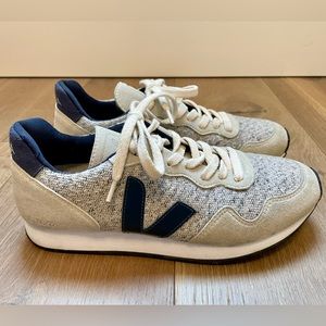 VEJA
Women’s SDU Shoes - Flannel in Snow size 8 & TTS; Used - Good Condition